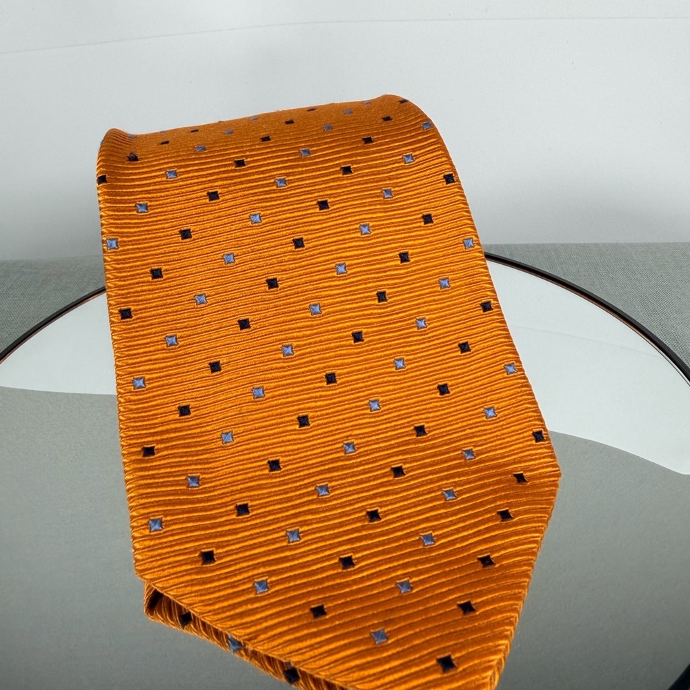 Roundtree & Yorke Men’s Silk Necktie Gold Navy Blue Square Dot Print